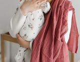 Perlimpinpin Cotton Muslin Swaddle Raspberry